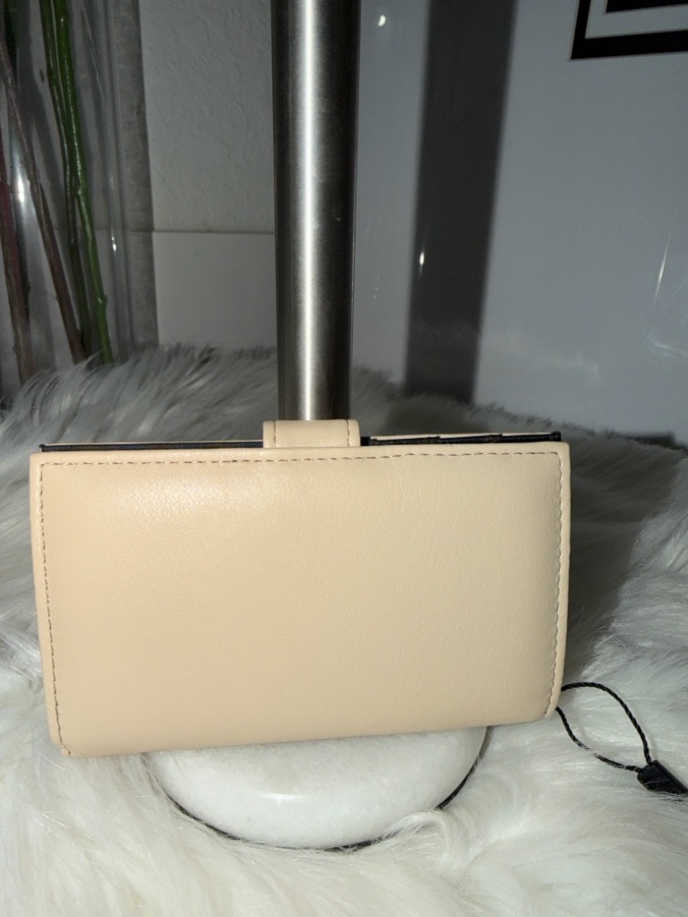 Classic Neutral Snap-Closure
Women's Wallet - Beige - Picture 2 of 7